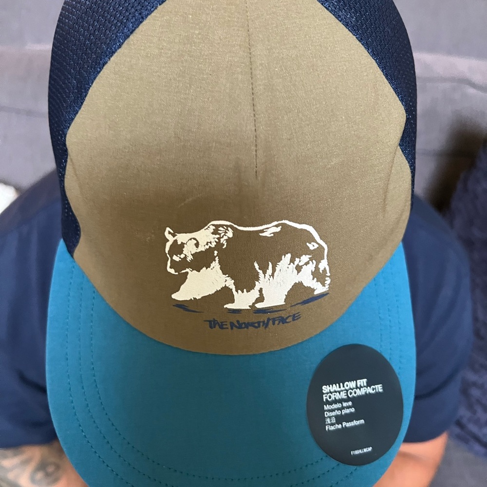 NWT NEW! Men’s north face mesh hat never worn!